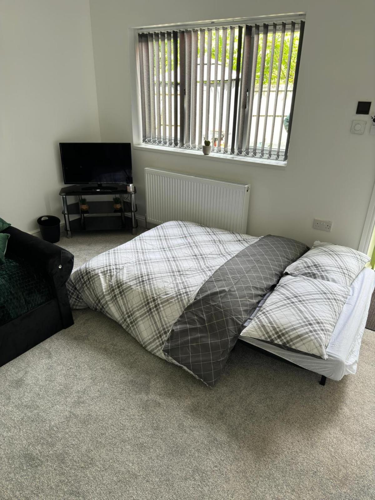 Shm Stays Ensuite Rooms Great For Long Term Stays & Short Stays 15 Min Drive To City Centre & Airport 5 Min Walk To Shops And Train Station 10 Mins To High Street Birmingham Exterior foto